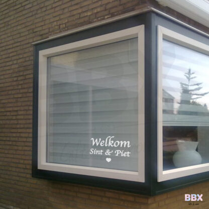 Raamsticker 'Welkom Sint & Piet 1' (Wit) door BBX Gifts & More