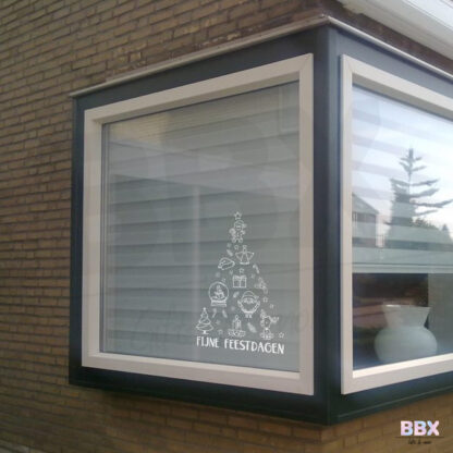 Raamsticker 'Fijne Feestdagen - Kerstboom van Figuurtjes' (Wit) door BBX Gifts & More